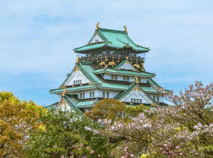 Iconic white and green Osaka Castle Photo by Bjorn Pierre Pexels
