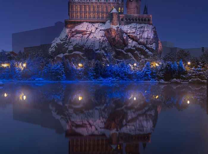 Snow-capped Hogwarts Castle towering over Hogsmeade Village at Universal Studios Japan Image by we-o_rd35omj_5fvnk7lro from Pixabay