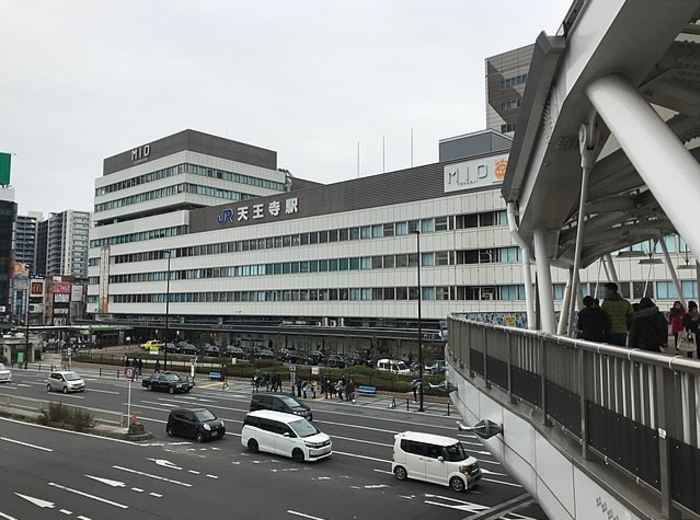  Tennoji exterior with traditional Japanese architectural elements Photo by そらみみ Creative Commons Attribution-Share Alike 4.0