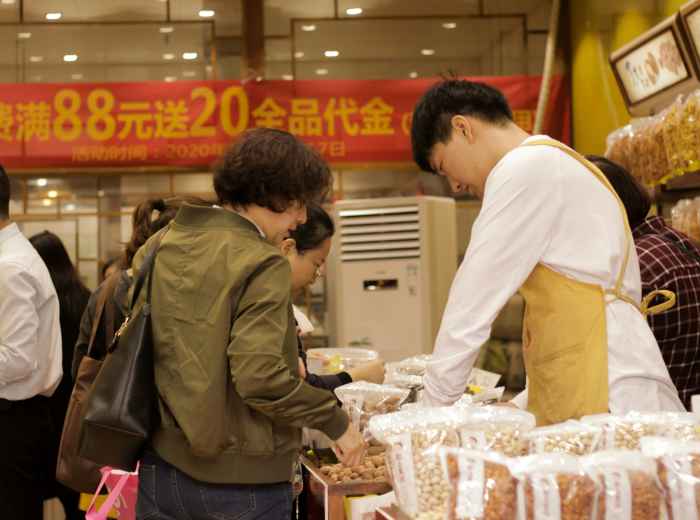 Regular customer receiving personalized service and recommendations at market stall Photo by Enxyclo Studio on Unsplash