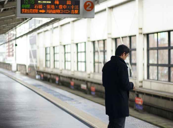 Seamless airport train connection with clear signage and efficient passenger flow. Photo by Tim Medrano on pexels
