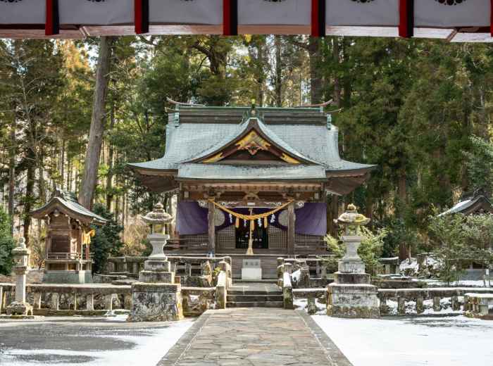 Snow-dusted Kyoto temple courtyard in winter, showing the quiet beauty of traditional Japanese architecture.