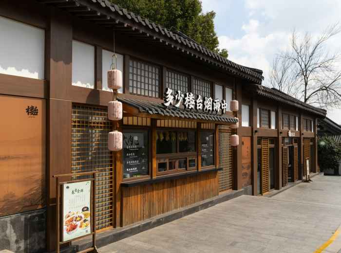 Traditional sake brewery building with distinctive architectural features. Image by kimi lee from Unsplash