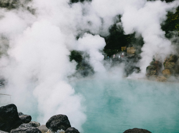 Traditional outdoor hot spring near Tokyo. Photo by Tayawee Supan on Unsplash