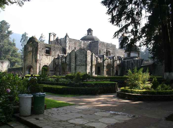 Antiguo Convento del Desierto de los Leones. Photo by Rage Against via Wikicommons