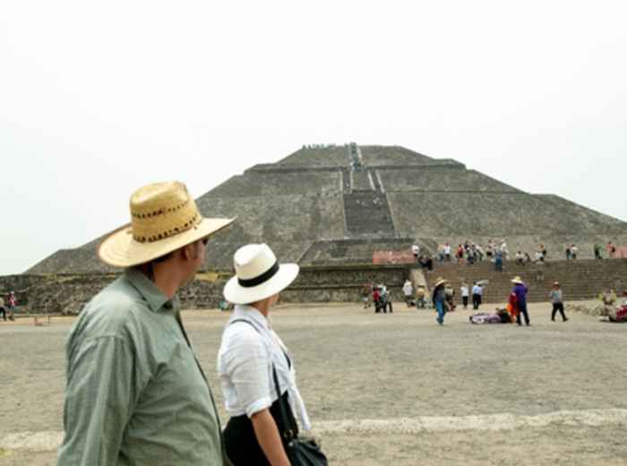 City Unscripted host and guest viewiing the Piramide del Sol in Teotihuacan
