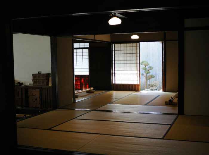 Interior of a traditional Japanese ryokan in Osaka Photo by Kazuyuki AOKI on Unsplash