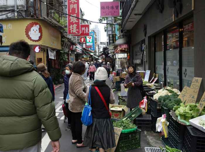 Local residents shopping at morning market near Sumiyoshi Photo by MChe Lee on Unsplash