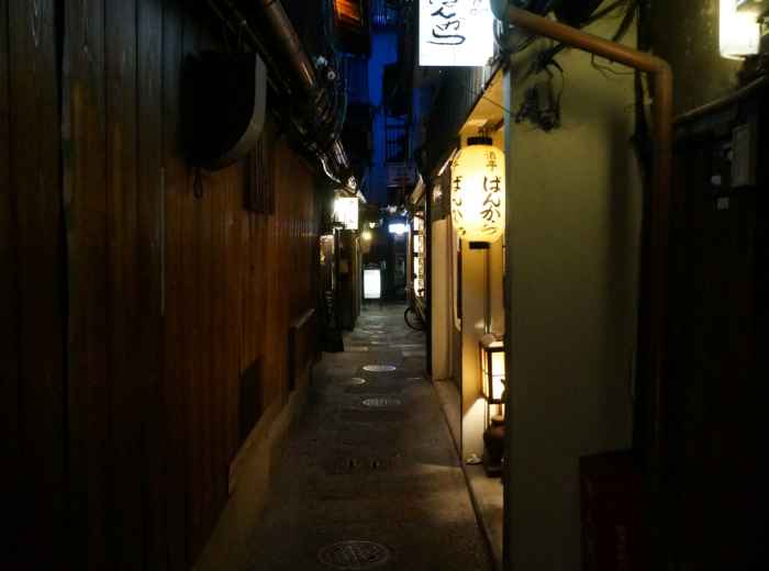 Hidden yakitori stall in narrow alley. Photo by TINYGLOBE on Unsplash