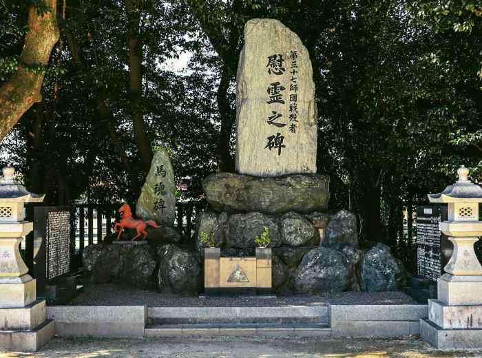 Historical site showing stone plaque.Photo by Yuri Medeiros on Unsplash
