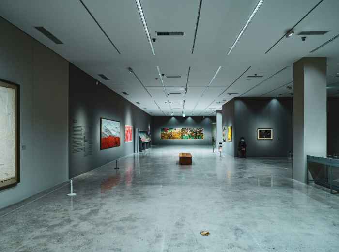 Modern art gallery interior within Abeno Harukas. Photo by zero take on Unsplash