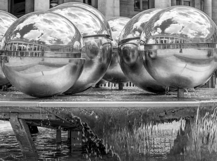 Contemporary art installation reflecting urban themes in an Osaka art museum. Image by Tom from Pixabay