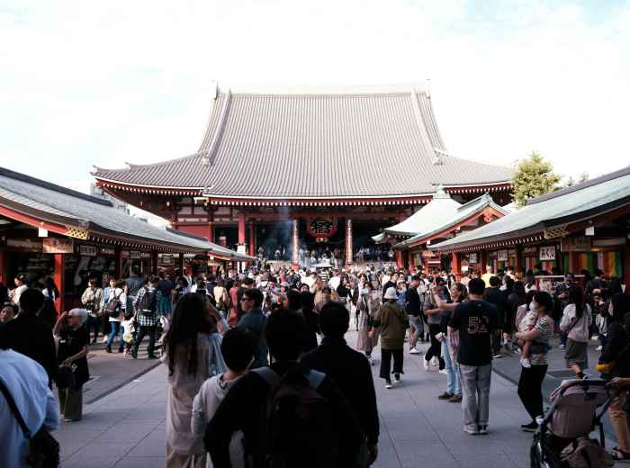 Many guest during a temple visit Photo by Eugenio Felix: Pexels