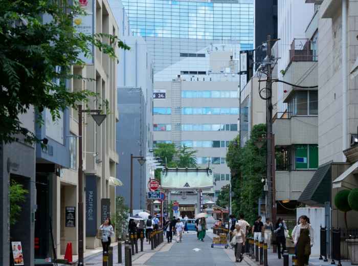 Residential neighborhood between major stations showing daily life Photo by Hiroyoshi Urushima on Unsplash