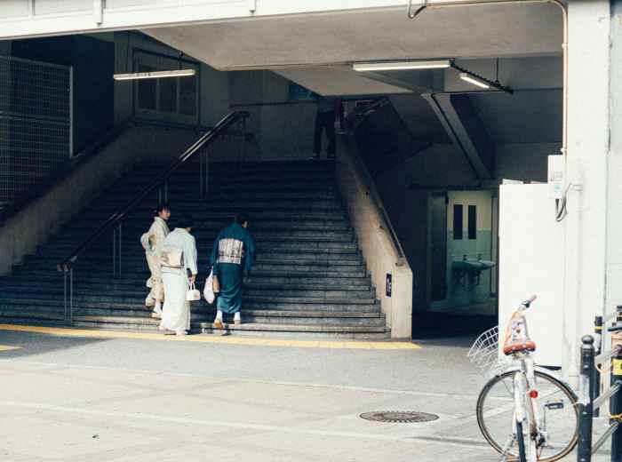 A traveler entering Kansai International Airport Photo by Andrew Leu on Unsplash