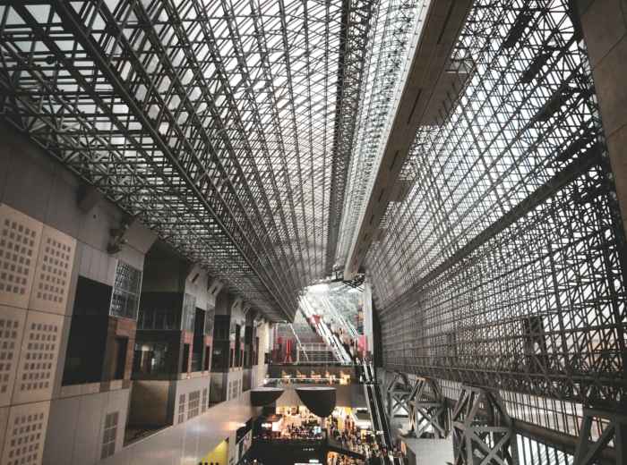 Modern railway station with covered platforms and cooling systems for summer passenger comfort. Photo by Jeremy Li on Pexels