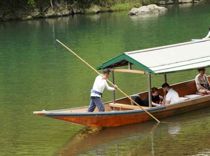 Traditional boat ride on the Hozu River with families enjoying scenery Photo by Qdal Studio on Unsplash