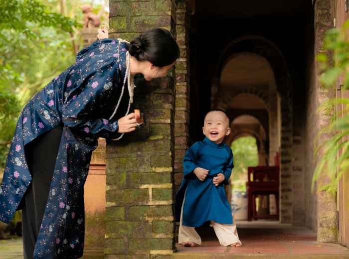 Parents photographing children's genuine reactions rather than posed shots at temples Photo by Nam Đặng on Unsplash