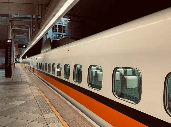 The Shinkansen platform at Kyoto Station with bullet trains preparing for departure to Tokyo Photo by Ting Ting on Unsplash