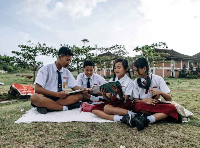 The exterior of the Kyoto International Manga Museum with kids reading outside. Photo by ROMAN ODINTSOV on pexels