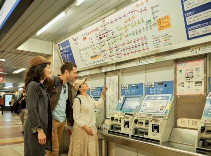 Map showing Osaka’s main districts with transportation lines highlighted