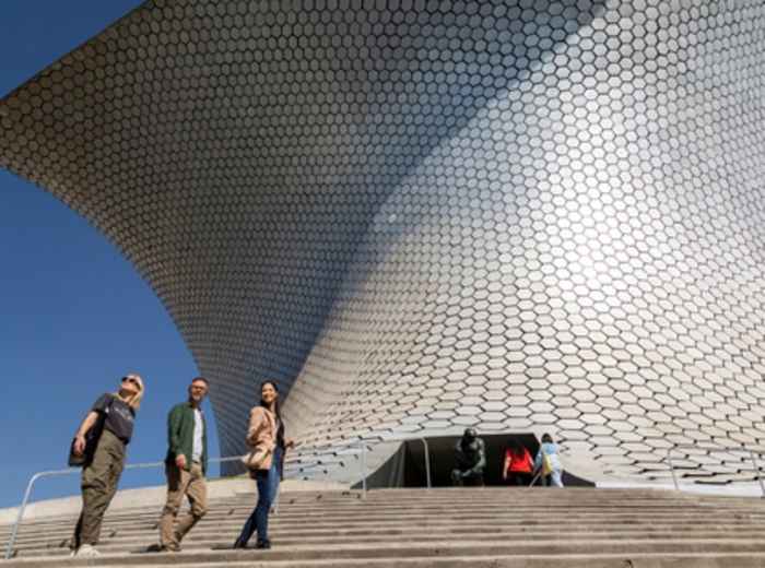 Architecture of Museo Soumaya with City Unscripted host and guests