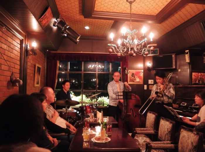 Hello Dolly Jazz Bar in Kyoto