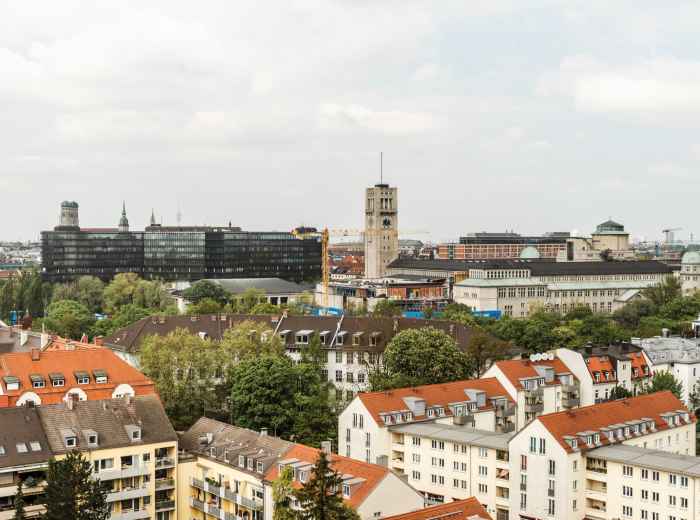 Traditional architecture mixed with Munich’s modern skyline