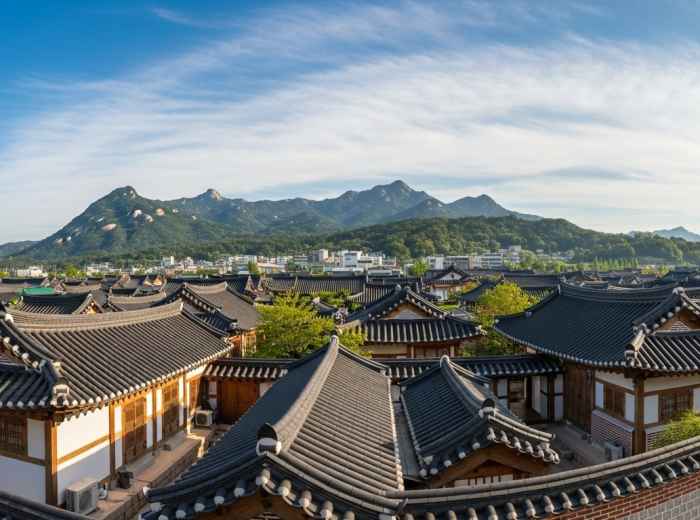 Eunpyeong Hanok Village with mountains