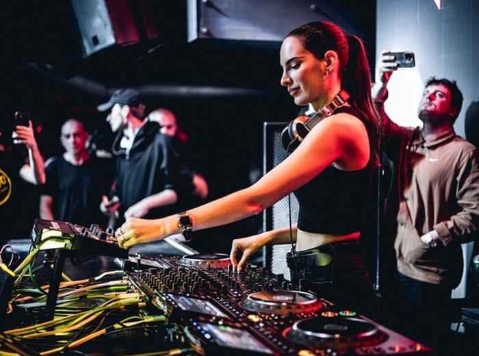 DJ music performance