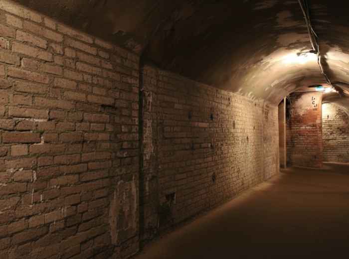 Refugi 307: Underground Shelter Network