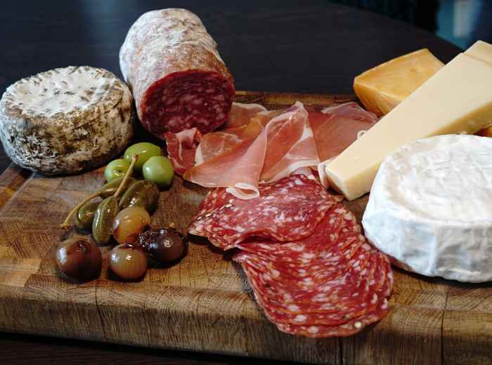 Family-run Oltrarno trattoria with antipasti table