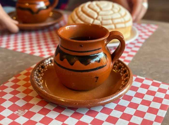 Café de olla and sweet concha bread