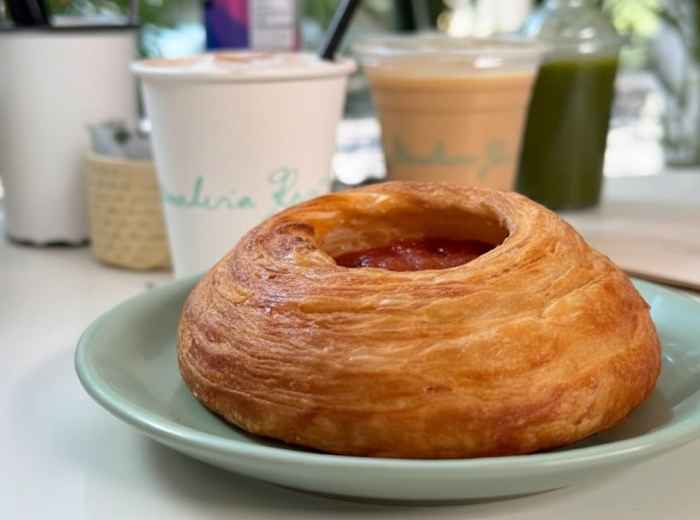 Guava roll from Panadería Rosetta