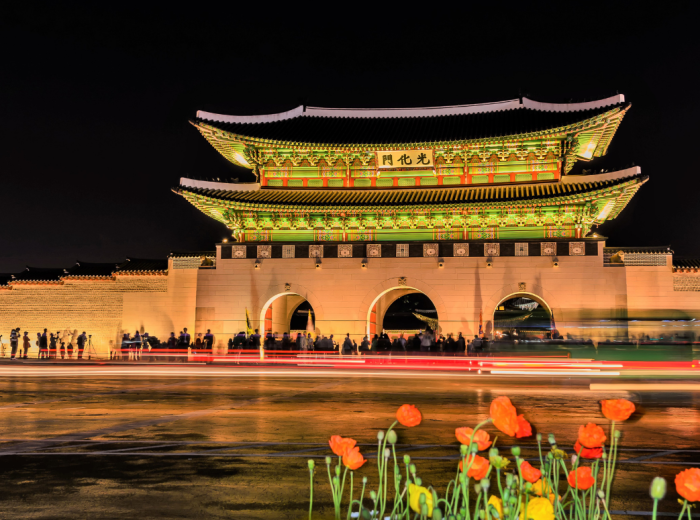 Peaceful walk to Gwanghwamun Gate at night