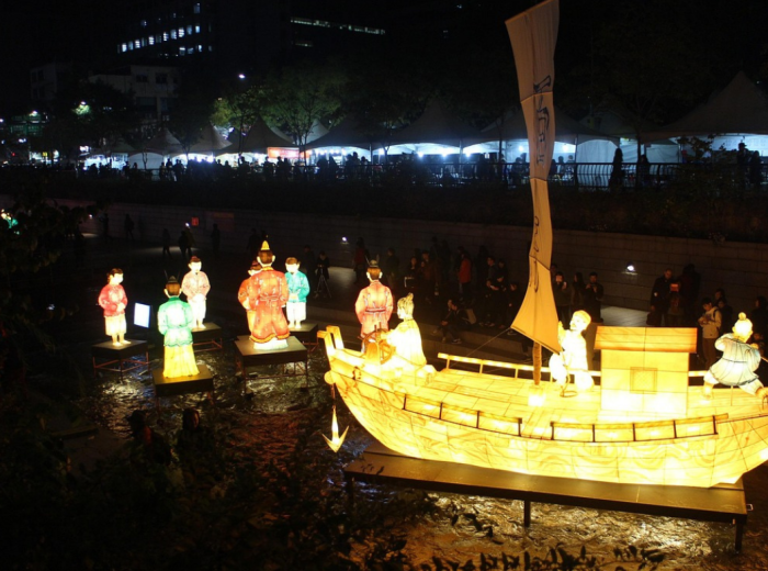 Bright and brilliant Seoul Lantern Festival with installations reflecting on the water