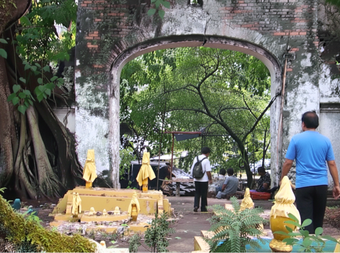 Keramat Bukit Kasita shrine entrance with day visitors enjoying the weather