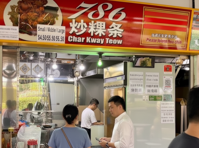 786 Char Kway Teow stall with people waiting for their food