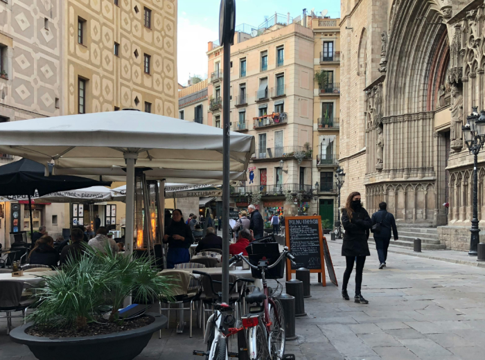 Bustling Santa Maria del Mar church, right on the left and the neighbourhood with cafes and homes