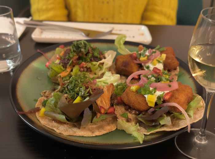 A well-plated vegetarian or vegan dish in a Parisian restaurant