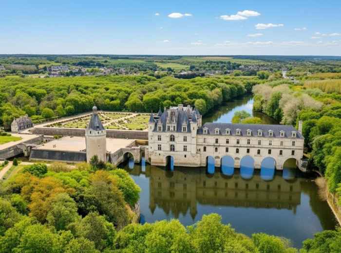 Château de Chenonceau spans the River Cher with an arched gallery over water