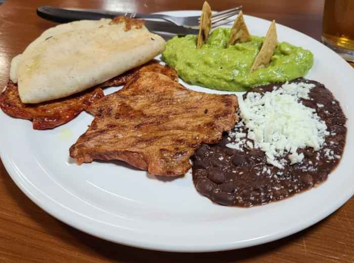 Simple plate of grilled meats and tortillas from Restaurante Paraíso Escondido at Grutas Tolantongo