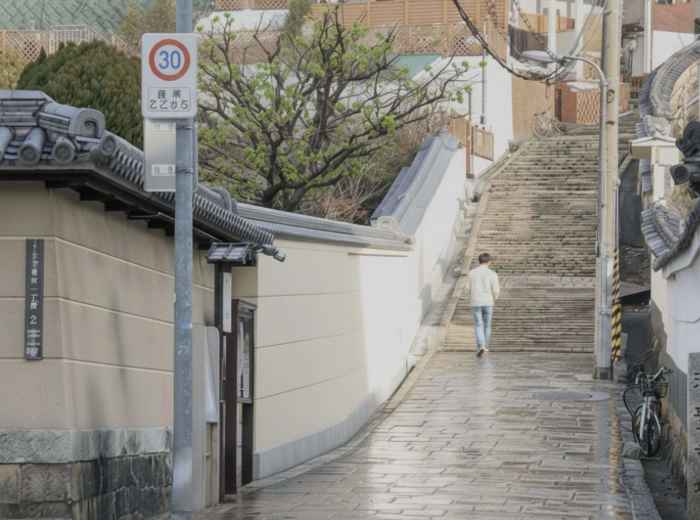 Stone slope pathway on Uemachi Plateau lined with traditional houses