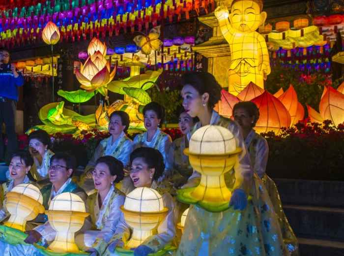 Lantern performers at Seoul’s Lotus Lantern Festival parade