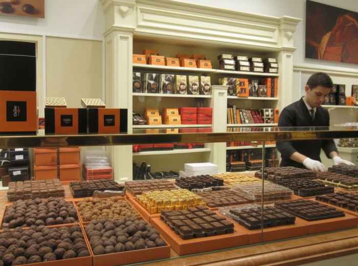 Galler chocolate display counter in Brussels boutique