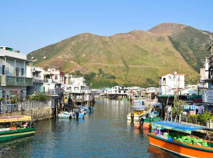 Canal and stilt-side waterfront in Tai O