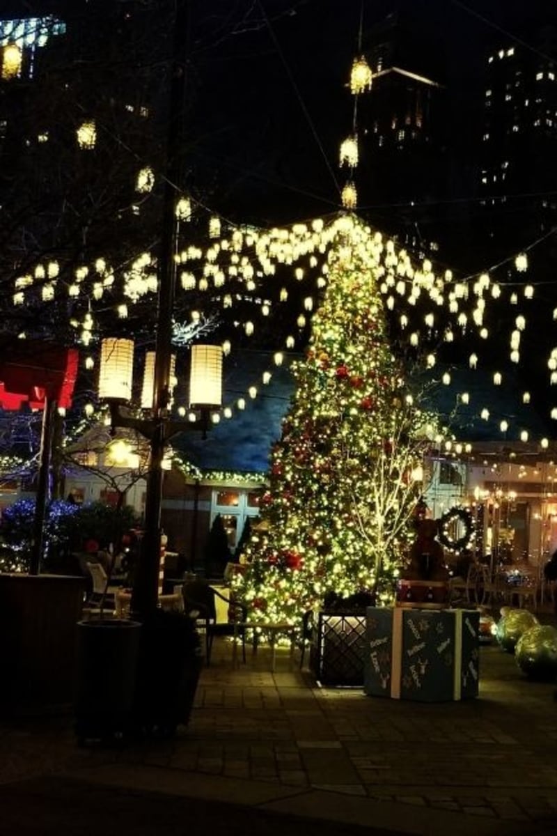 The best Christmas Lights NYC Offers and Festive Attractions