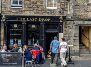 5 Bars To Drink Like A Local In Edinburgh