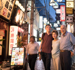 Tokyo private tour guides show the city