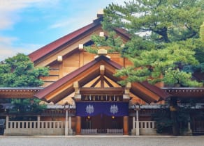 Visit the Atsuta Shrine